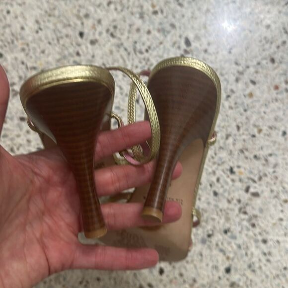 Lilly Pulitzer gold strappy sandal heels 9 - Picture 7 of 7